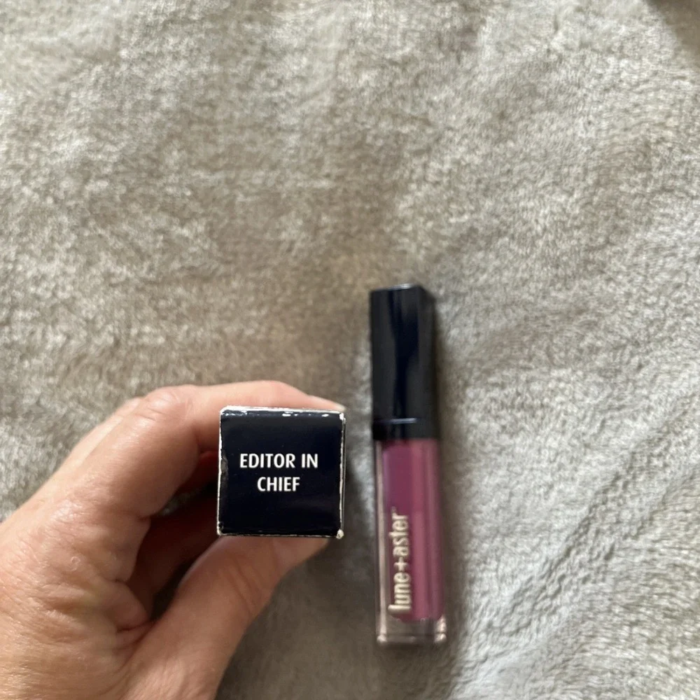 Lune Aster Vitamin C &E Lip Gloss Bundle Of 4.   A123
